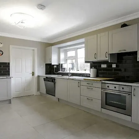 Apartament Family Friendly 50 Metres From The Seashore Galway