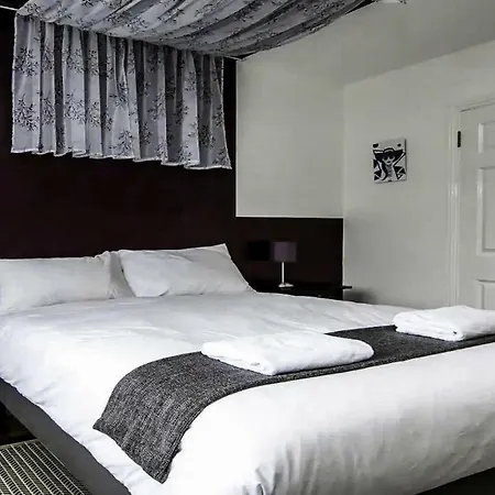 Family Friendly 50 Metres From The Seashore Apartment *